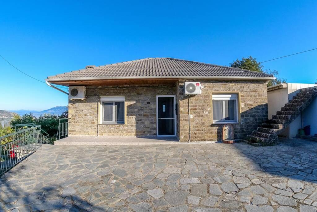 Breathtaking Lake View Cottage With A Fireplace Next To Ioannina City! Exterior foto